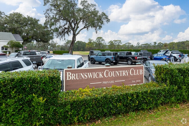 The Brunswick in Country Club Estates features premier golfing and exceptional amenities.