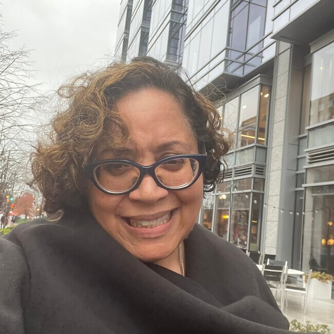 Rhonda Lowe