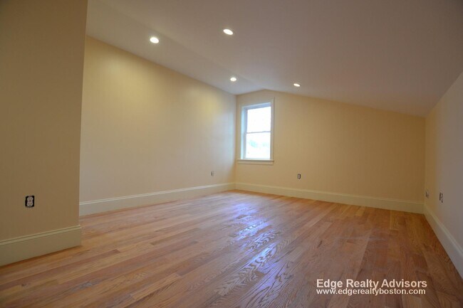 35 Pratt St unit 2, Allston, MA 02134 - photo 4