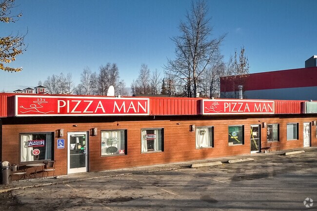 A local favorite, Pizza Man in Eagle River is a short drive from South Fork.