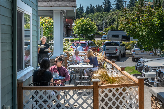 Perrinville residents enjoy Bistro 76's outdoor patio for lunch in the sun.