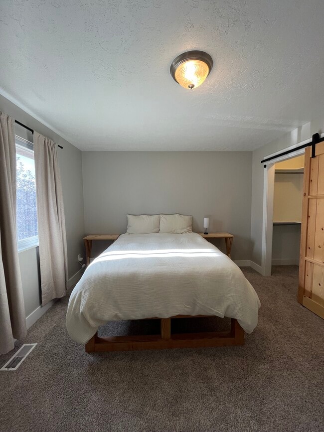 2122 Colonial Ln unit Upstairs, Pocatello, ID 83201 - photo 4