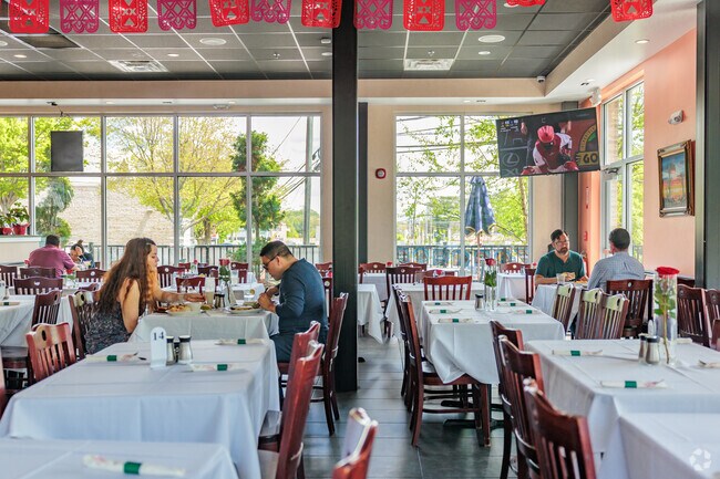 El Aguila in Kensington serves some of the best hispanic food near Longmead Crossing.