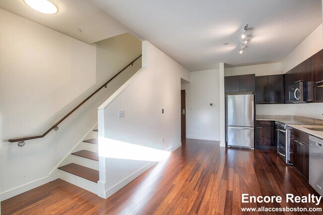 278 Lowell St unit 308, Somerville, MA 02145 - photo 4