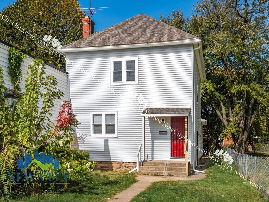 753 1 2-878-872 Sullivant Ave unit 878 1/2 (Front), Columbus, OH 43222 - photo 1