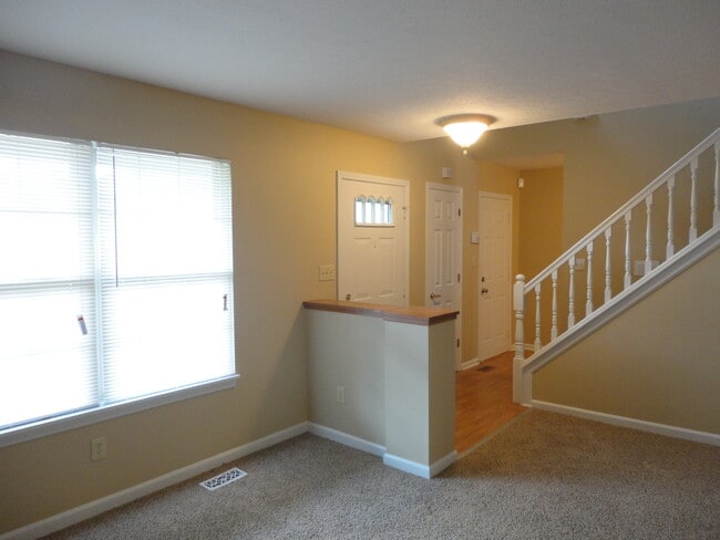 620 Crystal Woods Cir, Indianapolis, IN 46224 - photo 2