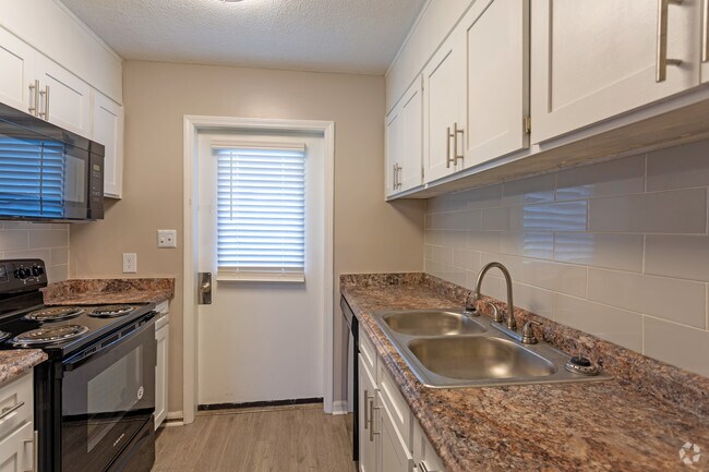 Jac Lyn Apartments, Moultrie, GA 31768 - photo 6