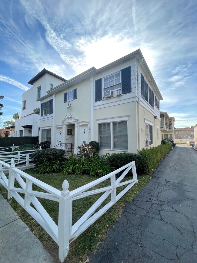 7918 Norton Ave Unit 7918 Norton #3, West Hollywood, CA 90046