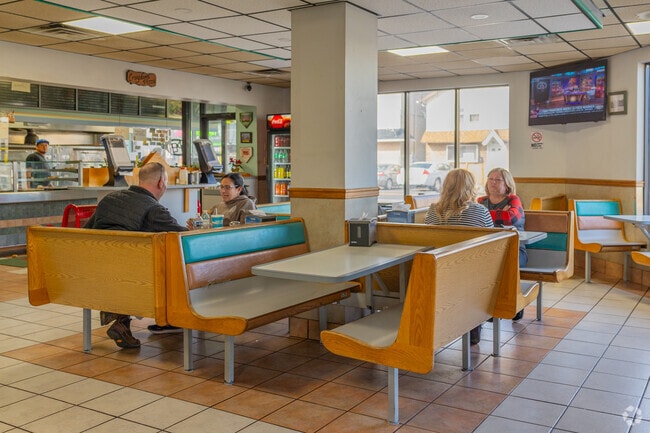 Stop in for a quick slice for lunch in Corydon at Croydon Pizza.