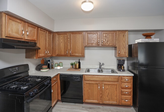 River Pointe Townhomes, Fort Wayne, IN 46803 - photo 4