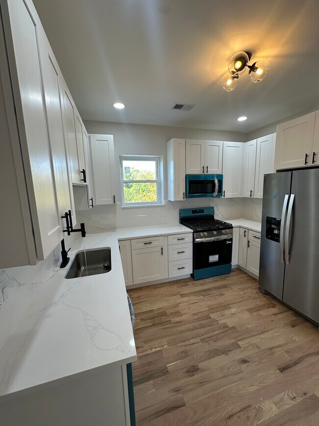 7545 S Peoria St unit 1, Chicago, IL 60620 - photo 4