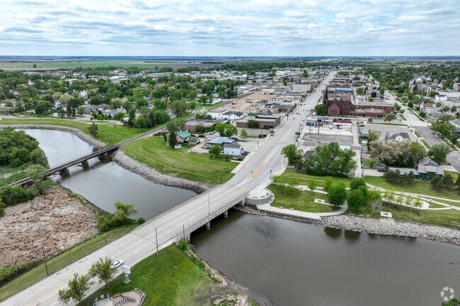 The Red River separates Wahpeton, ND and Breckenridge, MN.