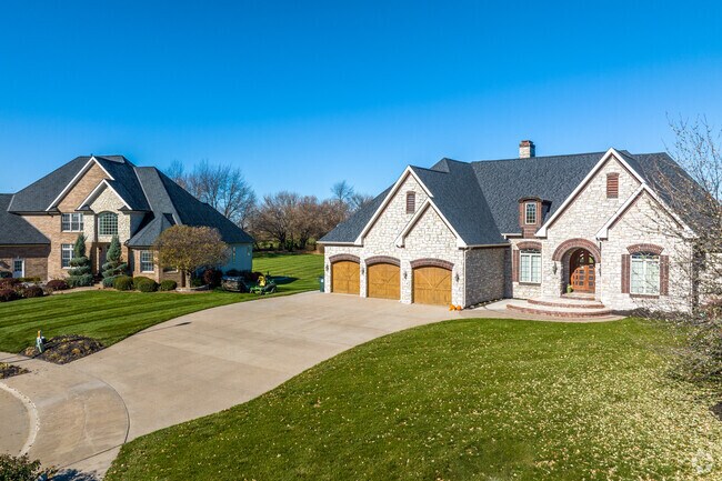 Larger stately homes are found in a few small pockets of Outer Davenport/Bettendorf.