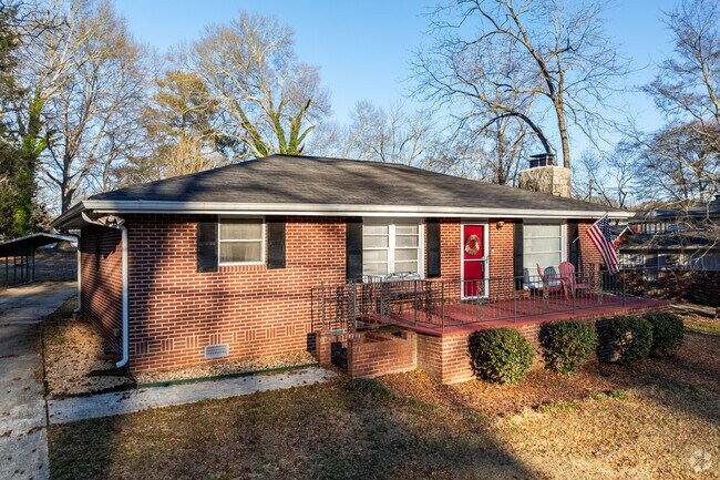 Most of the established homes in Lilburn were built in the 80s and 90s.