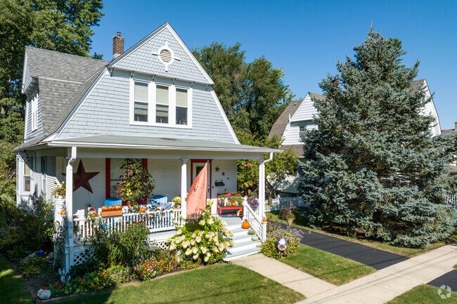 Homes in Sycamore Illinois range in style from classic cape cods to old victorian styles.