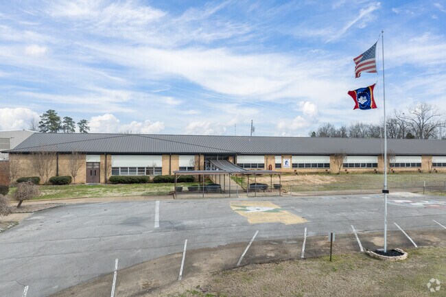 R H Long Middle School was given an overall A rating by Niche.
