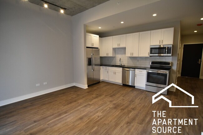 3833 N Broadway St unit 419, Chicago, IL 60613 - photo 2