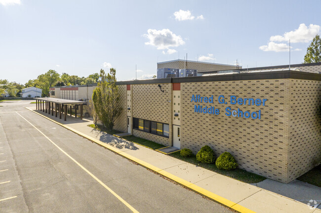 Berner Middle School in East Massapequa has 1,573 students in grades 6-8 with a ratio of 10:1.