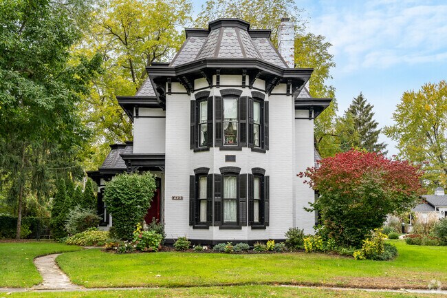 Victorian-era mansions near downtown Waterville highlight the area’s historic elegance.
