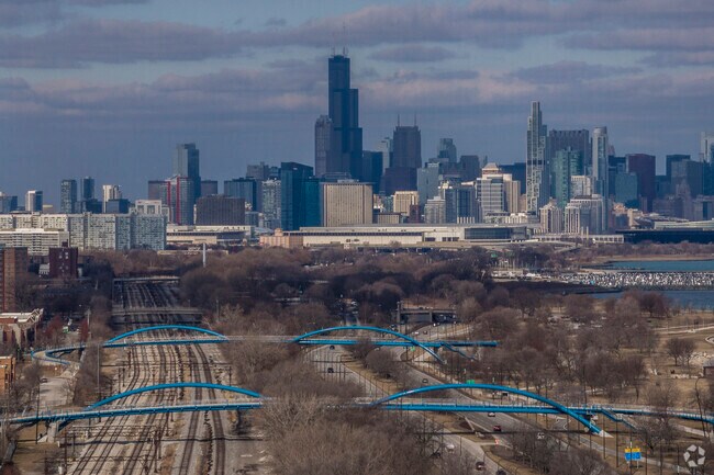 Residents of Kenwood enjoy easy access to Metra rail line taking them to downtown Chicago.