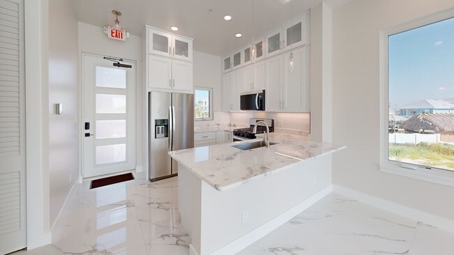 855 Lagoon St unit 3, Fort Myers Beach, FL 33931 - photo 2