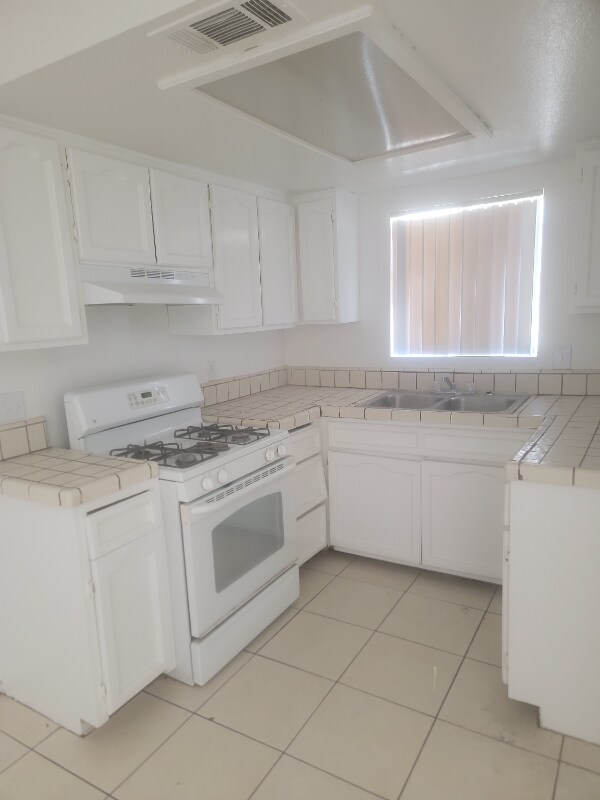 11951 Chamberlaine Way Unit 18, Adelanto, CA 92301