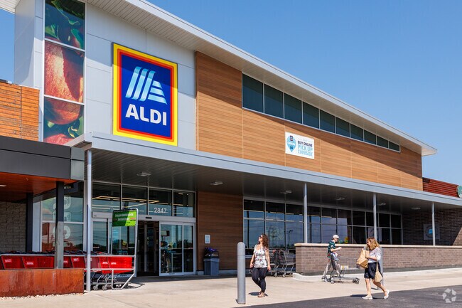 Aldi is a convenient grocery stop for Southern Hills residents.