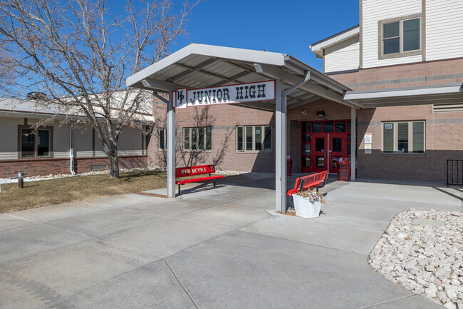 Huntley Project Junior High School offers several academic extracurriculars.