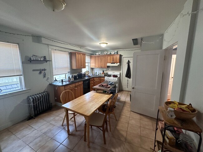 82 Columbus Ave unit 2, Somerville, MA 02143 - photo 2