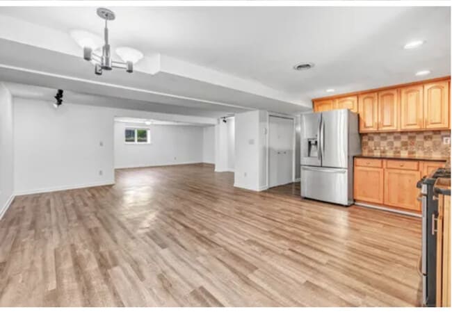 Large Eat-In Kitchen