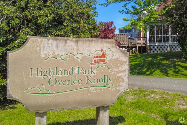 The Highland Park/Overlee Knolls sign welcomes all incoming residents to the neighborhood.