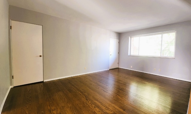 7874 Big Bend Blvd unit 2nd floor, Saint Louis, MO 63119 - photo 2