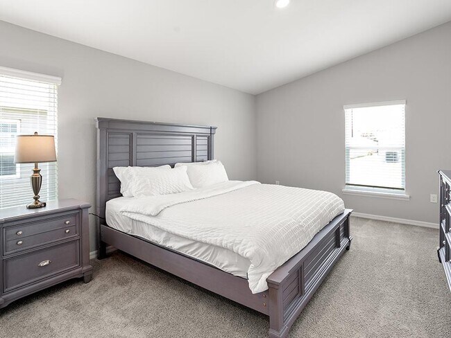 35397 Coventry Fields Loop, Zephyrhills, FL 33541 - photo 6