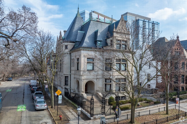 There are several historic mansions that are still present in Prairie District.