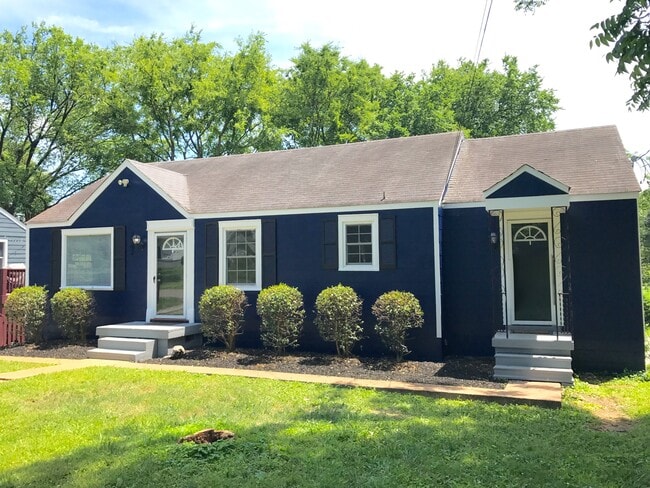 2502 Woodyhill Dr, Nashville, TN 37207 - photo 3