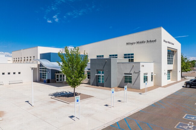 The Santa Fe Public Schools system earns an overall grade of B-minus from Niche.