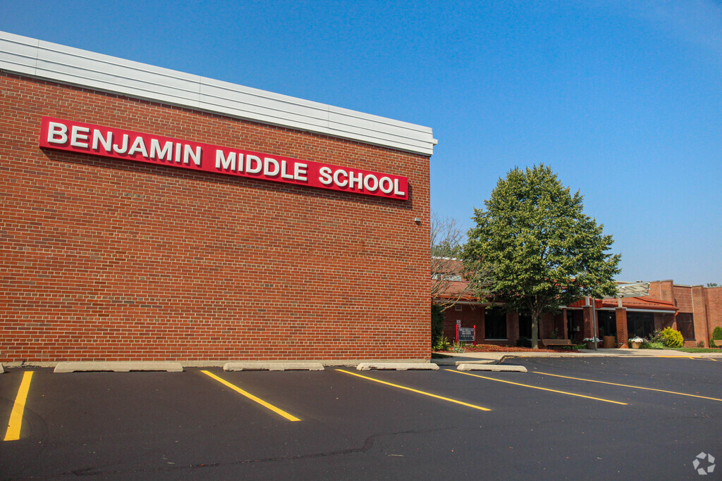 Benjamin Middle School building in Carol Stream.