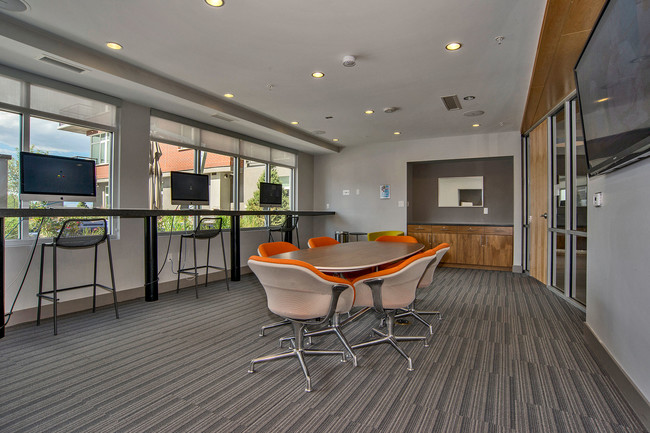 Cyber Café & Lounge