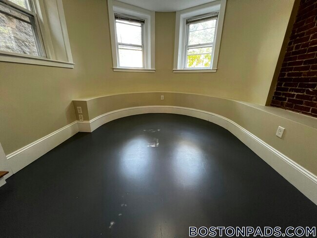 36 High St unit 2, Brookline, MA 02445 - photo 4