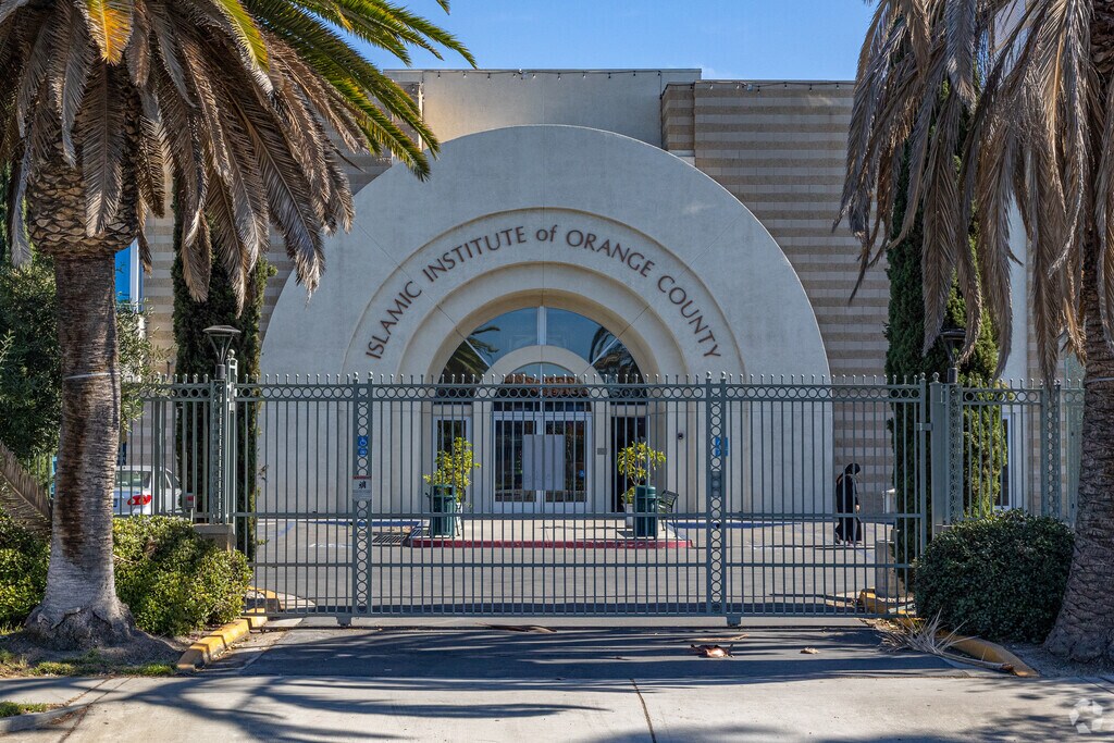 Minaret Academy is a well known Muslim school in the community of Anaheim.