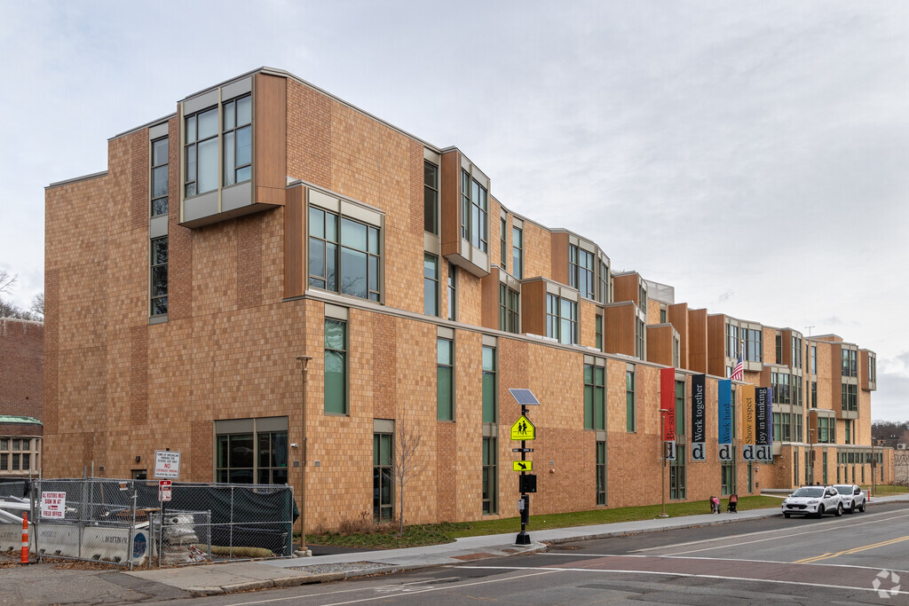 Michael Driscoll School in Brookline receives an overall score of A from niche.