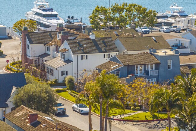 Homes with Cape Cod style are close to the marina and bayfront in the Bayshores neighborhood.