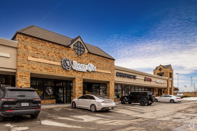 There are many shopping and dining options near Walnut Ridge.