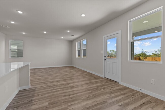 9884 Chavaneaux Landing, San Antonio, TX 78221 - photo 7