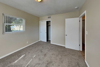 1355 Stratford Dr, Clearwater, FL 33756