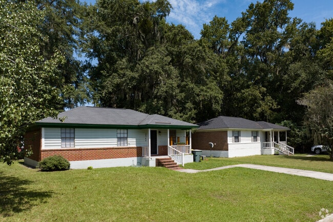 Sunset Park homes share common architectural styles and colors.