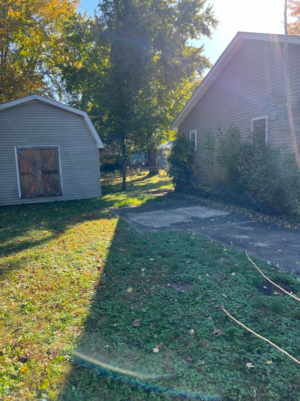 109 S 6th St, Austin, IN 47102