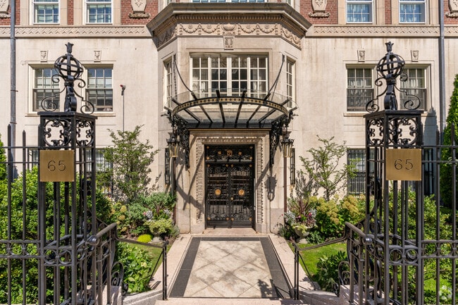 Interesting architectural elements adorn this brownstones on Commonwealth Ave in Back Bay