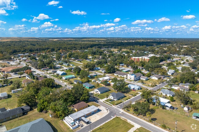 Square Lake is a well established neighborhood in Bartow, where the small town feel runs deep.