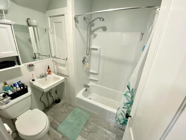 246 Taylor St unit 1A, Manchester, NH 03103 - photo 5